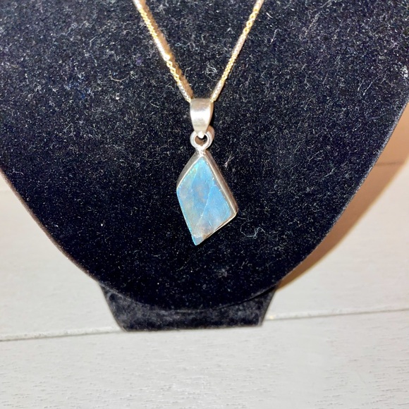 Labradorite Pendant - Picture 4 of 5